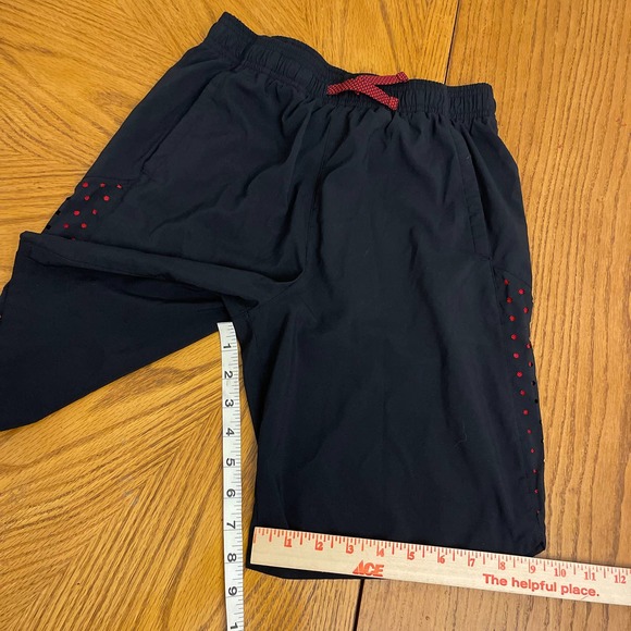Under Armour Athletic Shorts Heatgear Youth Sz L Gently used - Picture 3 of 6
